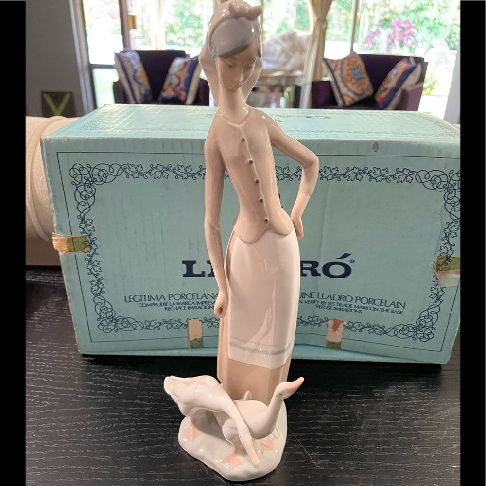 Lladro Girl with Geese In Original Box 1035